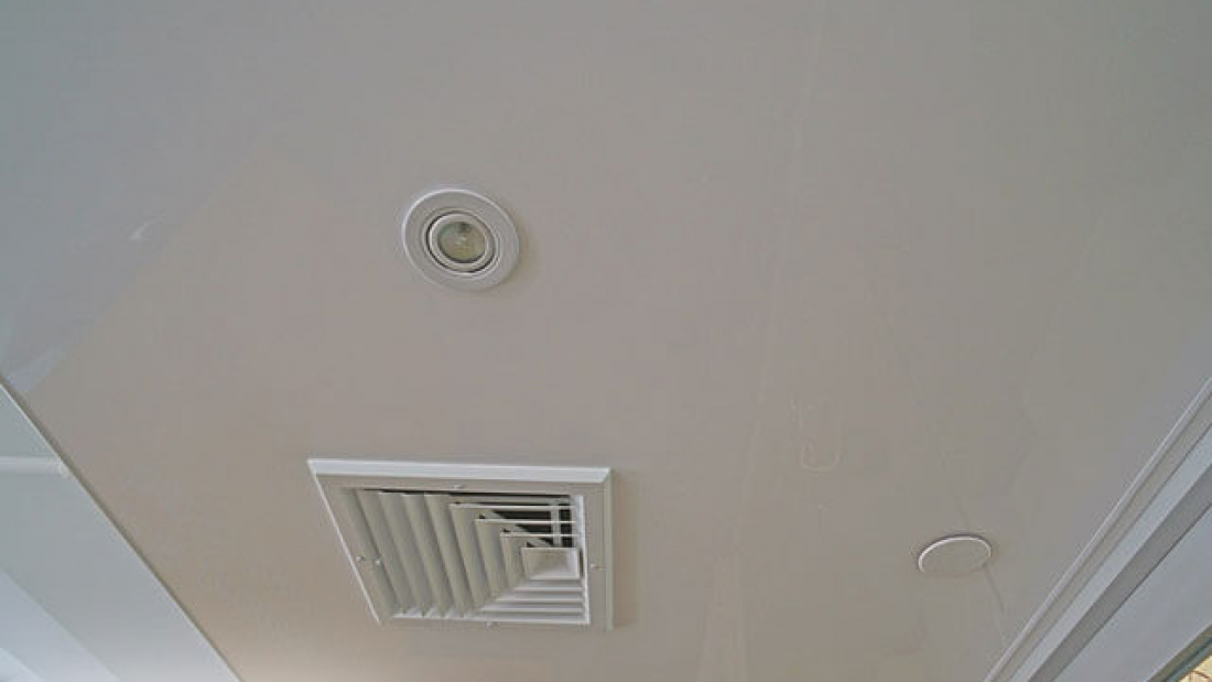 Нужна ли вентиляция в натяжном потолке – как сделать правильно