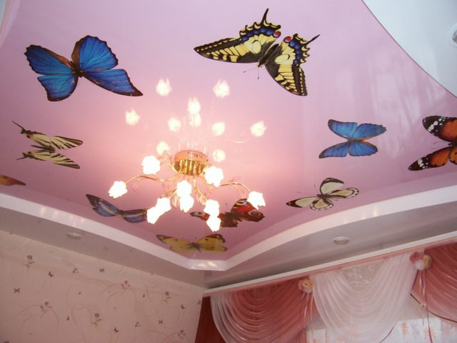 Бабочки в спальне